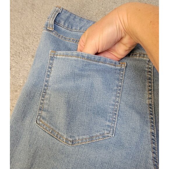 Code Bleu Light-Wash Cropped Denim Jeans with V-Shaped Frayed Hem.  Size:  14 - Picture 12 of 16